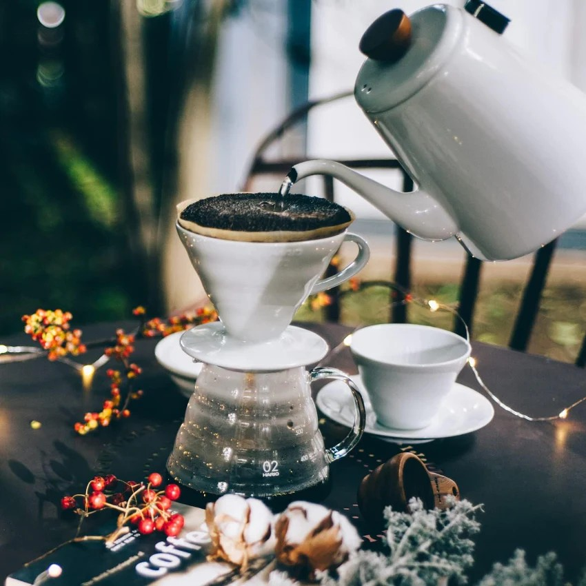 HARIO | V60 01 陶瓷手沖咖啡濾杯 白色 VDCR-01-W【1-2杯用】