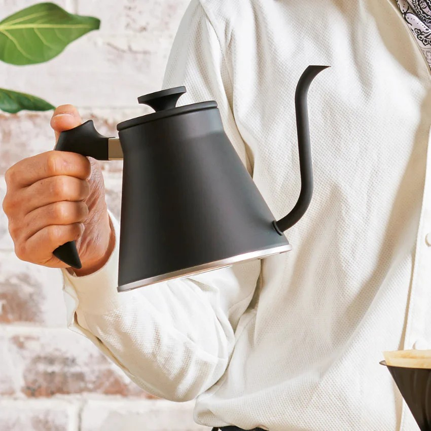 【HARIO】 V60菲特 咖啡手沖壺 細口壺 日本製 (實用800ml|滿水1200ml) 黑色 VKF-120-MB【平行進口產品】